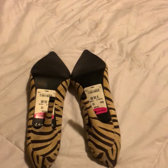 3inch two lip brown zebra print heels worn 1 time - Picture 6 of 7